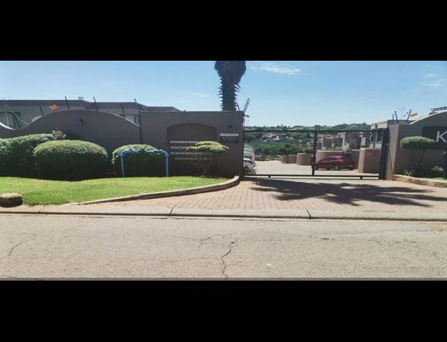 2 BEDROOM TOWNHOUSE FOR SALE IN GLENVISTA